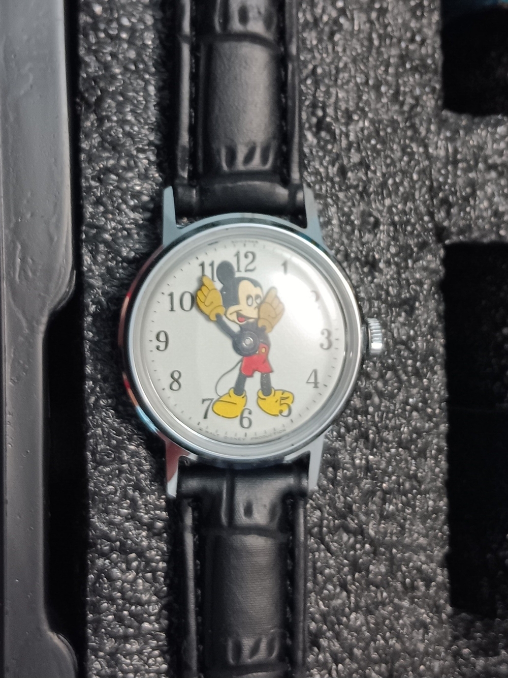 Vintage Disney Hand-Wound Watch Collection with Invicta Limited Edition Case - Picture 9 of 15